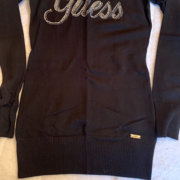 Off-the-shoulder GUESS top . Perfect condition. - Picture 3 of 4
